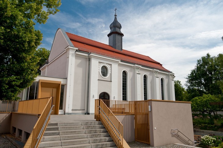 Die katholische Kirche Mariä Himmelfahrt in Dresden-Striesen. © Sebastian Thiel